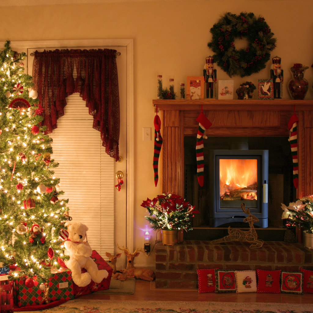 Christmas Fireplace Decoration - Interior Design Blogs